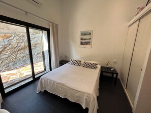 3 bedrooms, iron/ironing board, travel cot, free WiFi