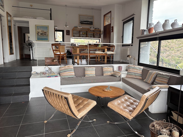 Une Charmante Maison Familiale Avec Piscine Privée à Cadaques Avec Vue Sur La Mer. - Cadaqués