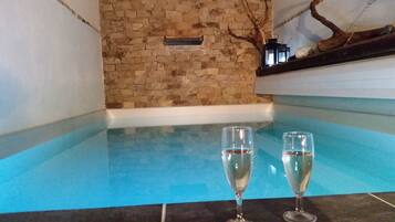 Inomhuspool och uppvÀrmd pool