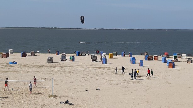 Nær stranden og solsenger