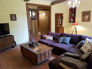 Fernseher, Kamin, DVD-Player, Tischtennisplatte