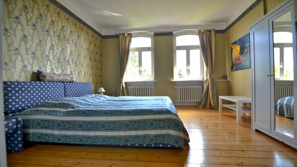 1 bedroom, iron/ironing board, travel cot, free WiFi