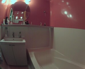 Ensemble douche/baignoire, sèche-cheveux