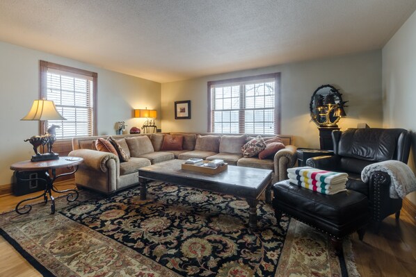 Smart TV, fireplace, DVD player, table football