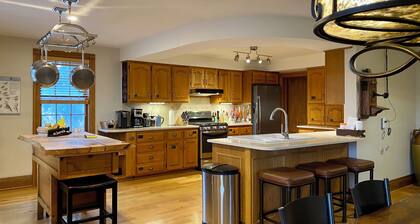 50Acre Farm w/Games Barn & Projection Room.