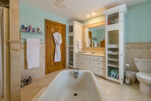 Bathtub, hair dryer, towels, toilet paper