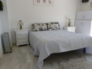 1 bedroom, in-room safe, desk, iron/ironing board