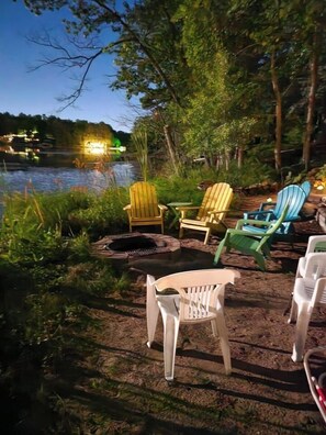 Property grounds - Beautiful Traverse City Lakehouse - pets allowed (Traverse City)