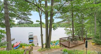 Beautiful Lake House -11 miles from Traverse City on Spider Lake - Pets welcome!