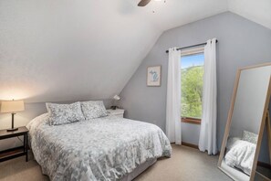 4 soverom, strykejern/-brett, wi-fi (inkludert) og sengetøy