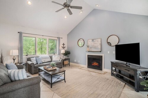 Beautiful Traverse City Lakehouse - pets allowed