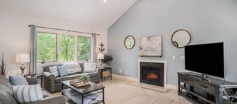 Beautiful Traverse City Lakehouse - pets allowed