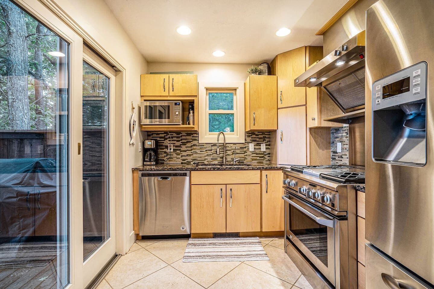 Refrigerador, microondas, horno, placa de cocina