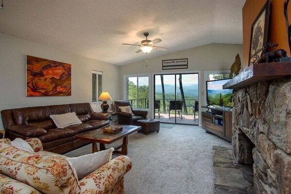 TV, fireplace, DVD player - Enjoy the View in the Journey House (Pisgah Forest)
