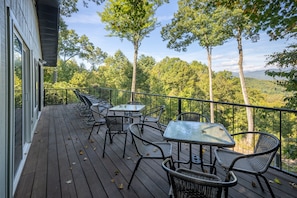 Outdoor dining - Enjoy the View in the Journey House (Pisgah Forest)