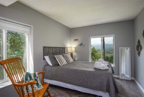 4 bedrooms, iron/ironing board, WiFi, bed sheets - Enjoy the View in the Journey House (Pisgah Forest)