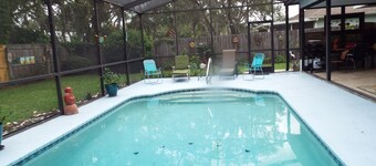 TO BEDROOM OPVARMET POOLHJEM - GRATIS KABEL OG WI-FI