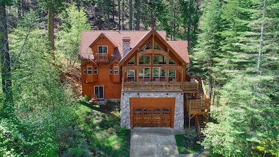 Luxury home inside Yosemite gates and only minutes from valley floor