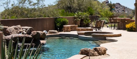 Piscina a l'aire lliure i piscina climatitzada