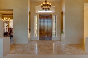 المنشأة من الداخل