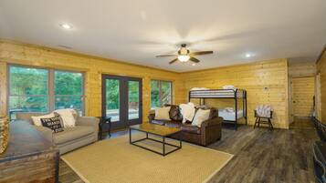 7 bedrooms, iron/ironing board, free WiFi, bed sheets