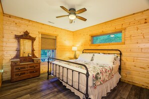 7 bedrooms, iron/ironing board, free WiFi, bed sheets