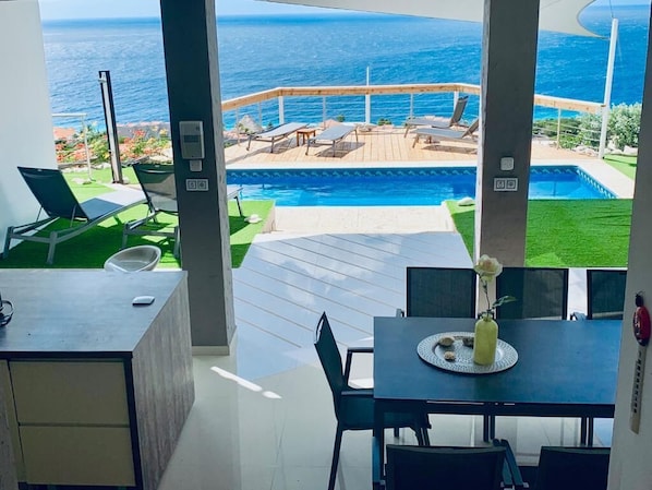 Outdoor dining - Group & Family House Galant Curaçao (Sint Willibrordus)