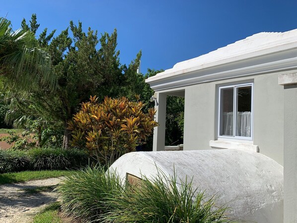 Property grounds - Charming , Comfortable  Cottage Near Amenities (southampton)