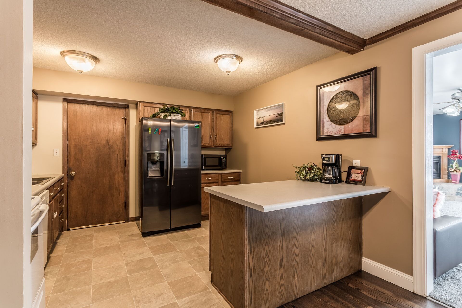 電子レンジ、食器洗い機、コーヒー / ティーメーカー、調理器具と食器