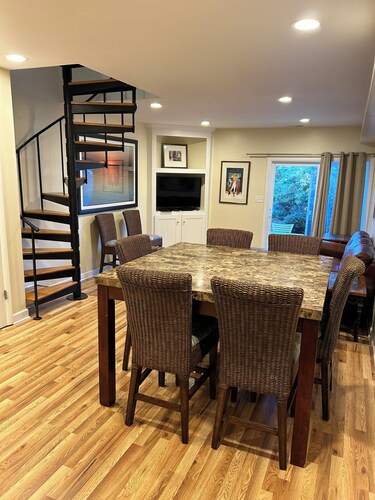 Rehoboth Townhouse with Pool! 3 Blocks to Beach! 