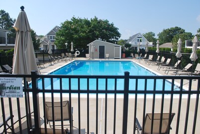 Rehoboth Townhouse with Pool! 3 Blocks to Beach! 