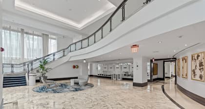 Fontainebleau Sorrento Jr. King with Sofabed. Free Spa Passes and Valet Parking