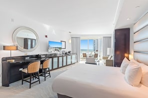 1 bedroom, in-room safe, desk, iron/ironing board - Fontainebleau Sorrento Jr. King with Sofabed. Free Spa Passes and Valet Parking (Miami Beach)