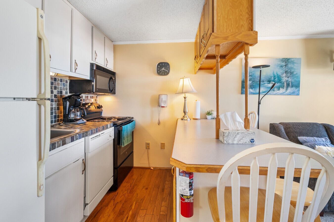 Frigorifero, microonde, forno, piano cottura