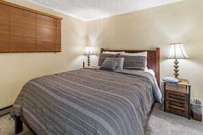 1 bedroom, desk, free WiFi - Ski In Out Condo Walk to Village (Snowshoe)