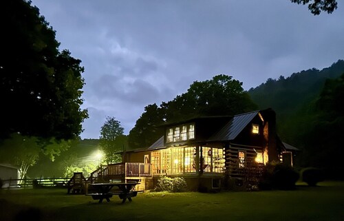 Lumikenkä, tutustu luoliin, hiilikaivoksiin, ratsastukseen, kalaan, koskenlaskuun ja paljon muuta!