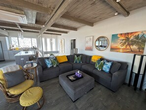 Smart TV, chimenea, videojuegos y libros 