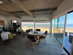 Dining -        BOOK 3 NIGHTS GET THE 4TH FOR FREE OCEANFRONT! (Ventura)