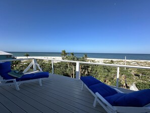 Property grounds - BEACHFRONT, HEATED POOL, KAYAKS/SUP, LANAI W/ GULF VIEWS, 85' DOCK, 2 GOLF CARTS (Captiva)