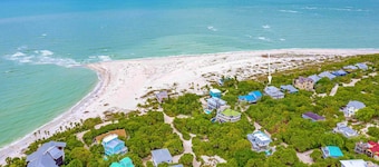 BEACHFRONT, HEATED POOL, KAYAKS/SUP, LANAI W/ GULF VIEWS, 85' DOCK, 2 GOLF CARTS
