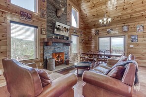 Smart-TV, peis, DVD-spiller og fotballspill