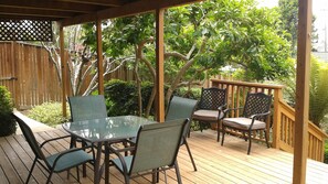 Outdoor dining - OCEAN VIEW - HILLSIDE SANCTUARY WITH THERAPEUTIC SWIM SPA (Aptos)