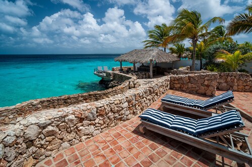 Ocean front Villa on the most magnificient location, only 3 steps from the ocean