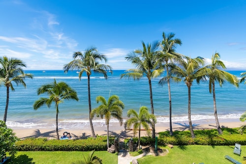 Romantic Oceanfront Condo at Lahaina Shores with Sweeping Ocean Views