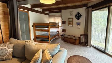 Smart TV, fireplace, stereo