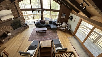 Smart TV, fireplace, stereo