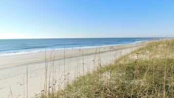 Beach nearby, sun-loungers, beach towels