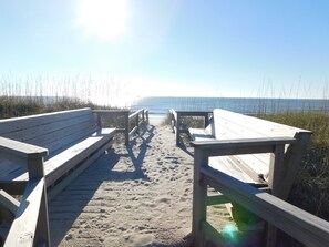 In Strandnähe, Liegestühle, Strandtücher