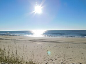 In Strandnähe, Liegestühle, Strandtücher
