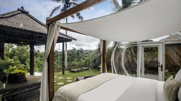 Blackout curtains, free WiFi, bed sheets